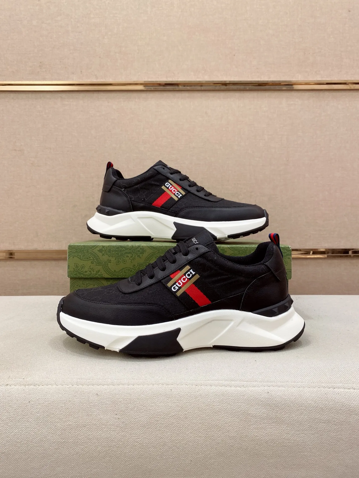 Men's men's shoes💰 462💰🇮🇹🇮🇹GUCCI🔍🔍new models are on sale at the same time at the counter. The uppers🇮🇹 are made of top-grain cowhide imported from Italy. Fully imported genuine leather lining 💪💪, completely 1⃣️ to 1⃣️ replica 🇮🇹💪💪, ⚠ sole: original sole provided by the original factory, exclusive movable molded sole super comfortable, ⚠ original factory follow-up, 🔍🔍 high quality, you can go in and out of the counter at will, welcome to compare⚠. Code number:38-44